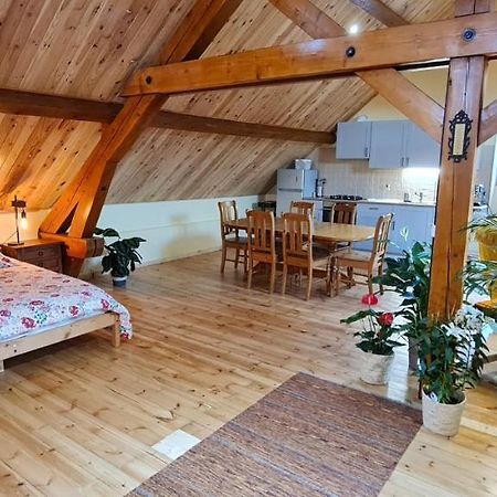 Loft Mansarde Du Train Jaune Avec Vue Sur Les Montagnes Саяґуз Екстер'єр фото