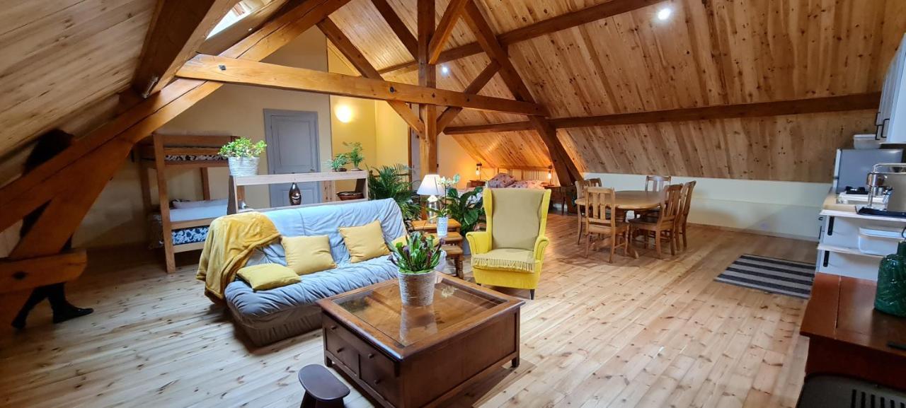 Loft Mansarde Du Train Jaune Avec Vue Sur Les Montagnes Саяґуз Екстер'єр фото