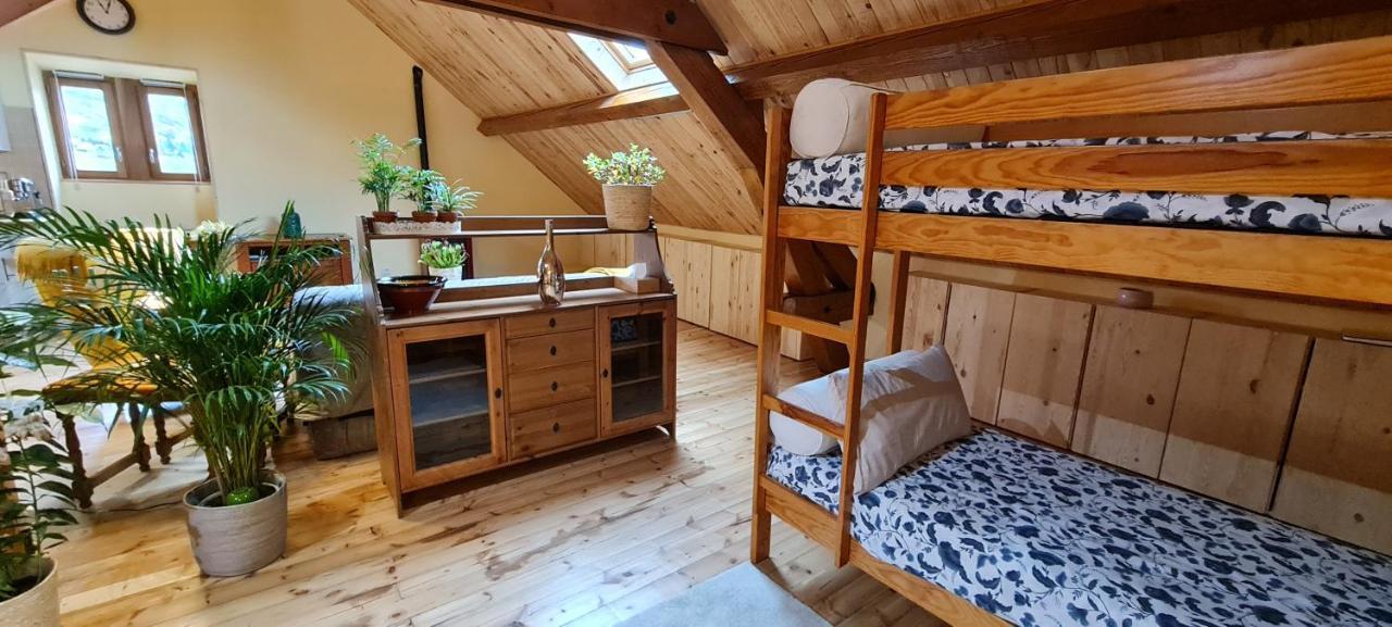 Loft Mansarde Du Train Jaune Avec Vue Sur Les Montagnes Саяґуз Екстер'єр фото