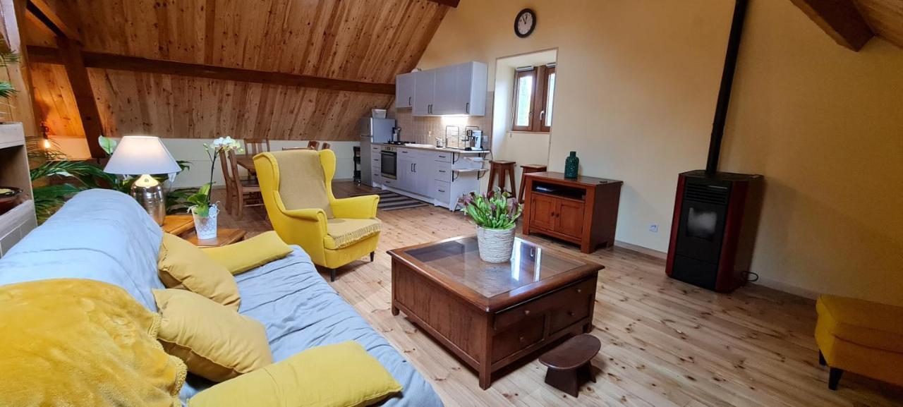 Loft Mansarde Du Train Jaune Avec Vue Sur Les Montagnes Саяґуз Екстер'єр фото