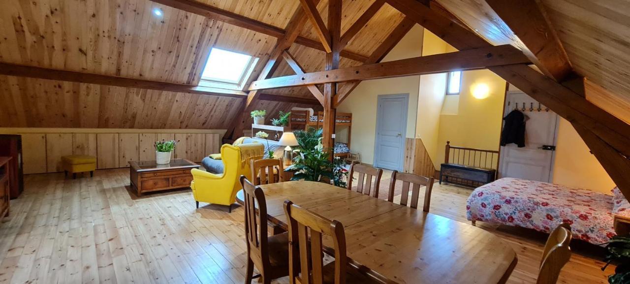 Loft Mansarde Du Train Jaune Avec Vue Sur Les Montagnes Саяґуз Екстер'єр фото