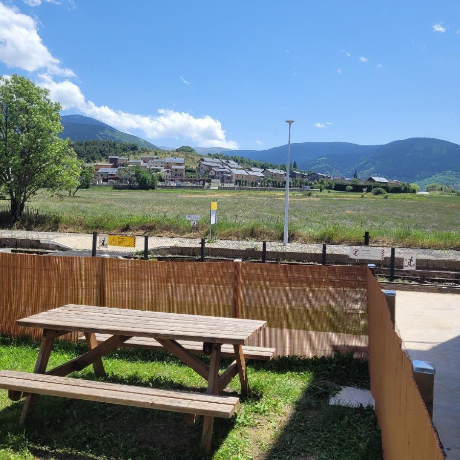 Loft Mansarde Du Train Jaune Avec Vue Sur Les Montagnes Саяґуз Екстер'єр фото